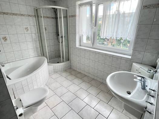 Wohnung zur Miete 450 € 3 Zimmer 88,8 m² 2. Geschoss frei ab sofort Auerbachstraße 30 Lusan Gera 07549