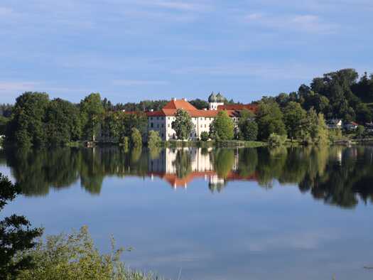 Einfamilienhaus zum Kauf 9 Zimmer 280 m² 930 m² Grundstück Roitham Seeon-Seebruck 83370
