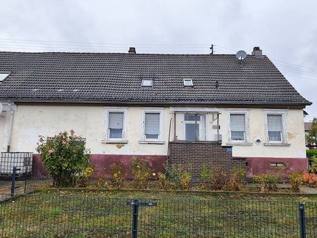 Doppelhaushälfte zum Kauf 66.000 € 6 Zimmer 140 m² 746 m² Grundstück frei ab 01.11.2026 Einöllen 67753