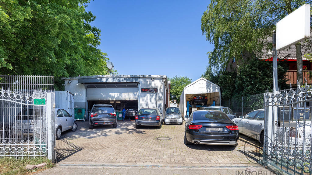 *** Werkhalle mit KFZ-Werkstatt und Betriebsleiterwohnung: Wohnen und Arbeiten unter einem Dach