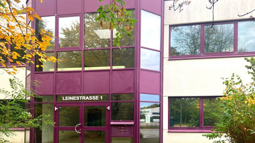 Bürogebäude zur Miete provisionsfrei 2.365 € 380 m² Bürofläche Leinestr. 1 Wittorf Neumünster 24539