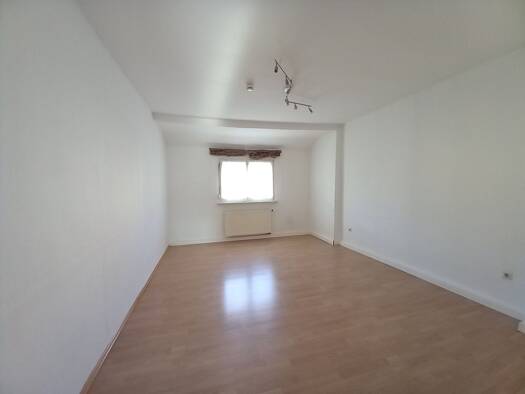 Wohnung zur Miete 520 € 2 Zimmer 77 m² Weißenburgstraße 4 Innenstadt Hof 95028