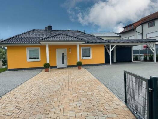 Einfamilienhaus zur Miete 1.350 € 3 Zimmer 90 m² 1.350 m² Grundstück Zuger Straße 54 Freiberg 09599