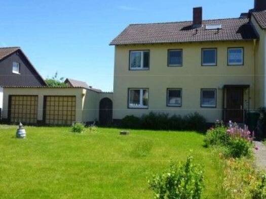 Doppelhaushälfte zum Kauf provisionsfrei 214.000 € 7 Zimmer 141 m² 703 m² Grundstück frei ab sofort Hofgeismar Hofgeismar 34369