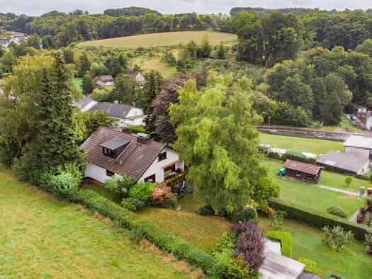 Einfamilienhaus zum Kauf 495.000 € 5 Zimmer 139,7 m² 722 m² Grundstück Heiligenhaus Overath - Mittelbech 51491