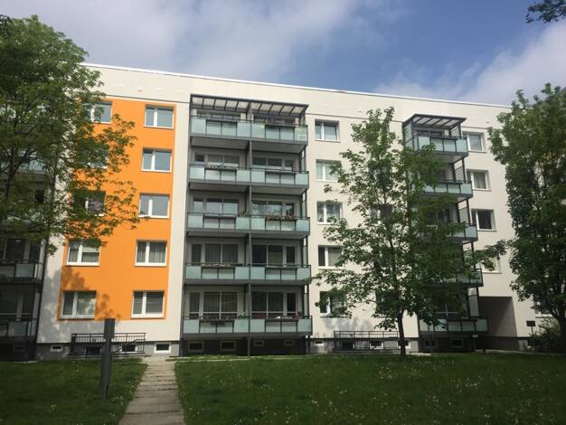 Wohnung zur Miete 471 € 3 Zimmer 72,7 m² 4. Geschoss frei ab 01.12.2026 Jessener Straße 12 Leuben Dresden 01257