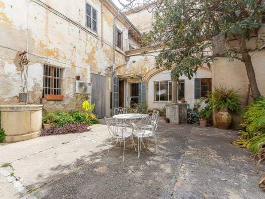 Haus zum Kauf 1.200.000 € 7 Zimmer 530 m² 323 m² Grundstück Binissalem 07350