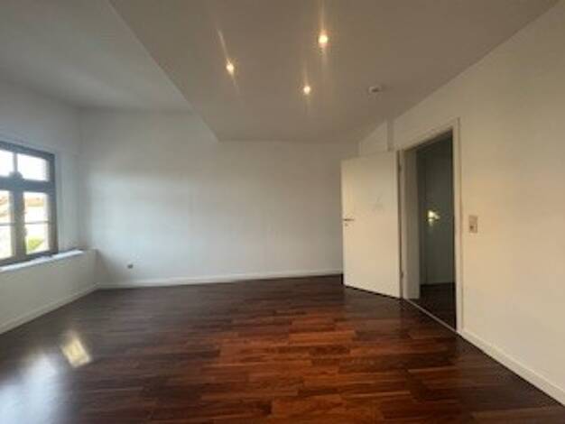 Wohnung zum Kauf 68.000 € 3 Zimmer 59 m² Dachgeschoss, 4. Geschoss Pomologische-Gartenstr. 11 Südstadt Görlitz 02826