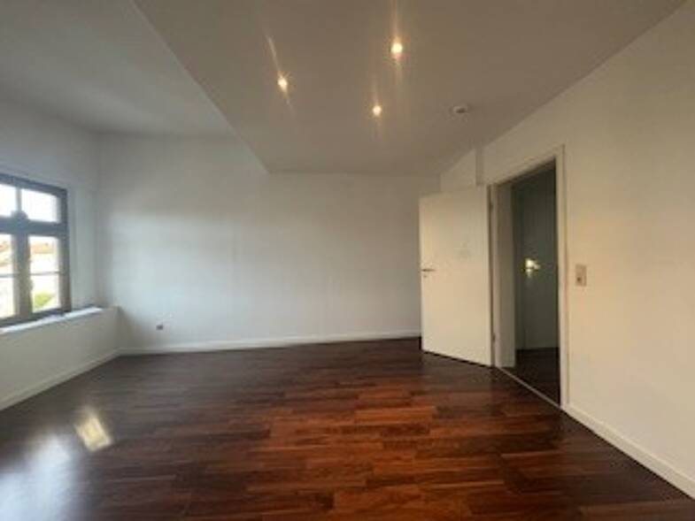 Wohnung zum Kauf 68.000 € 3 Zimmer 59 m² Dachgeschoss, 4. Geschoss Pomologische-Gartenstr. 11 Südstadt Görlitz 02826