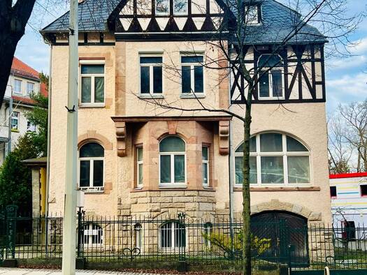 Villa zum Kauf 355.000 € 12 Zimmer 350 m² 580 m² Grundstück Stadtmitte Plauen 08523