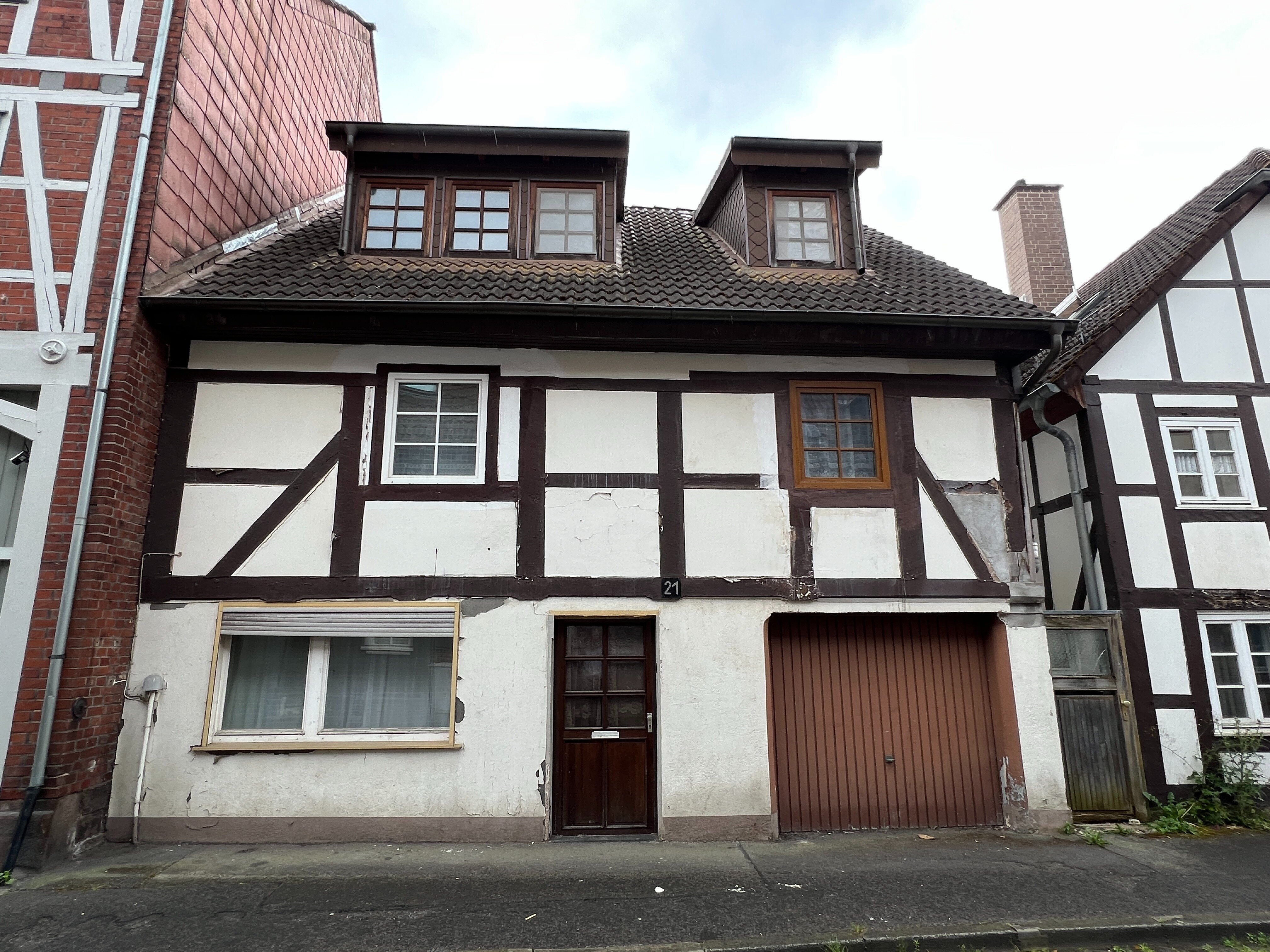 Einfamilienhaus zum Kauf 75.000 € 5 Zimmer 250 m²<br/>Wohnfläche 240 m²<br/>Grundstück Grabenstraße 21 Kernstadt Holzminden 37603