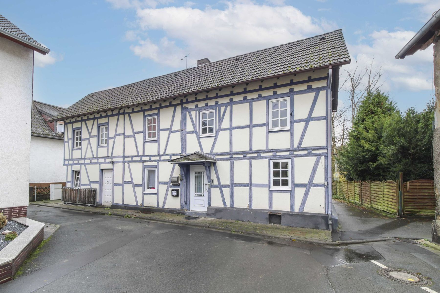 Einfamilienhaus zum Kauf 399.000 € 5 Zimmer 188,1 m²<br/>Wohnfläche 450,1 m²<br/>Grundstück Solms 35606