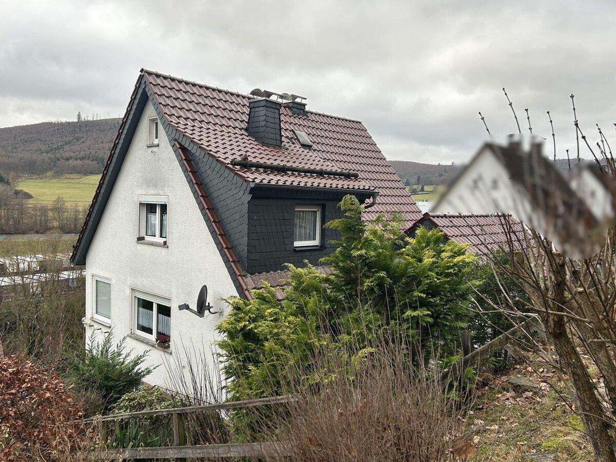 Immobilie in Dietzhölztal - Ewersbach: Siedlungshaus in schöner Wohnlage! - Bild 2