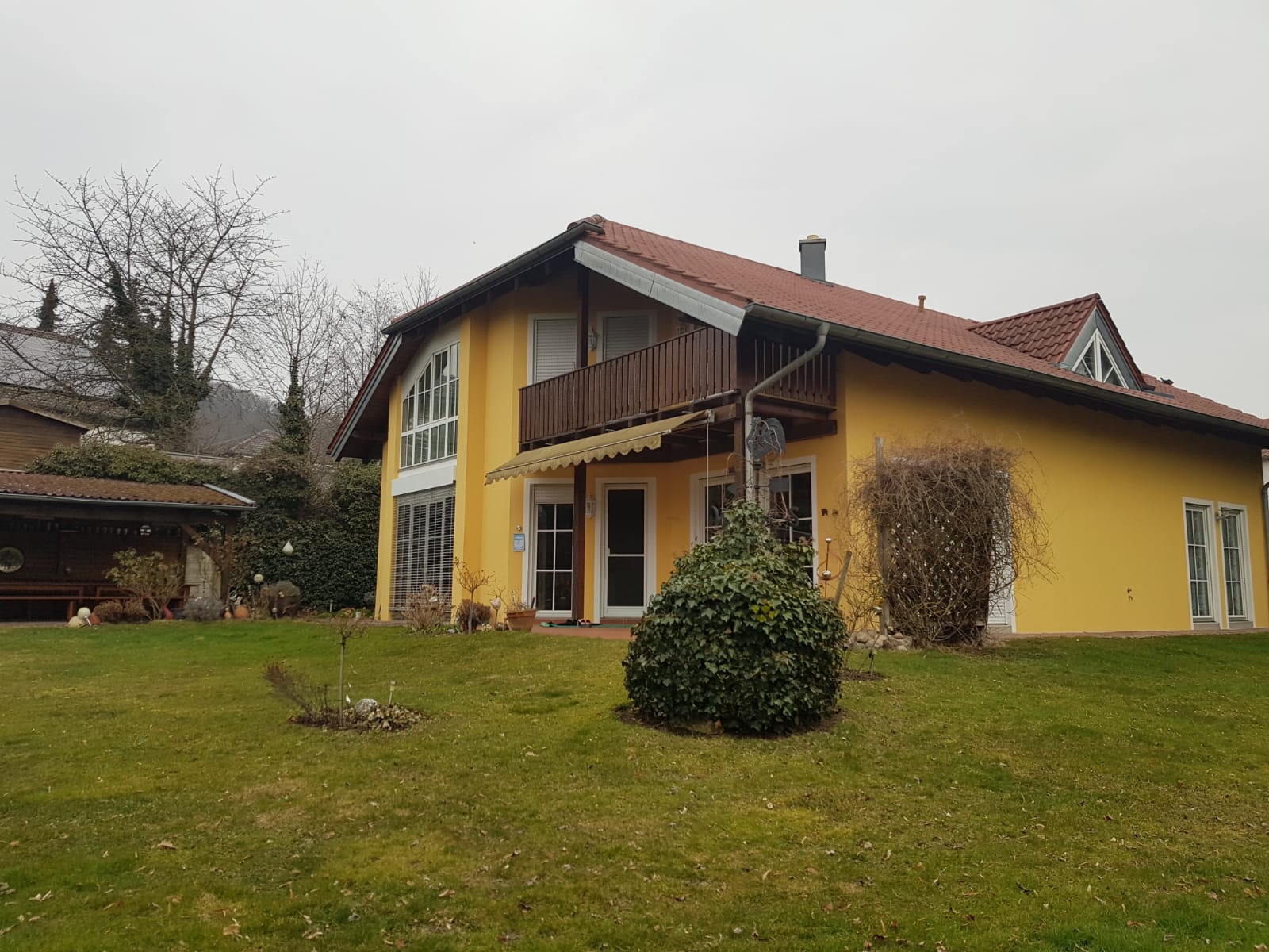 Einfamilienhaus zur Miete 1.990 € 6 Zimmer 237 m²<br/>Wohnfläche 1.300 m²<br/>Grundstück Regenstauf 93128