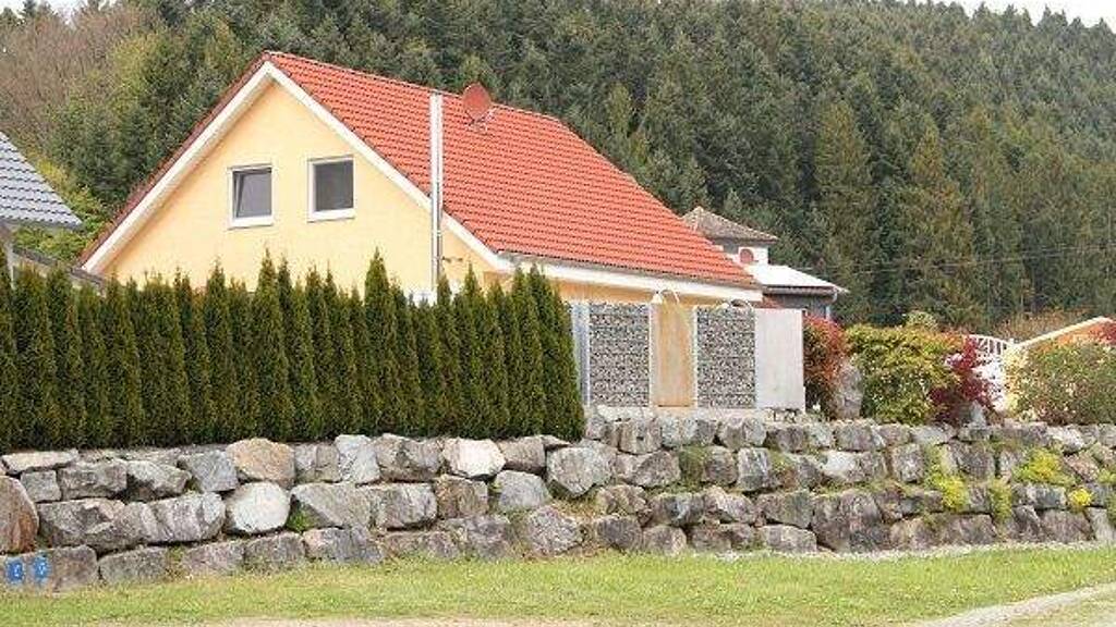 Doppelhaushälfte zum Kauf 150.000 € 3 Zimmer 93 m² 897 m² Grundstück Tönning 25832