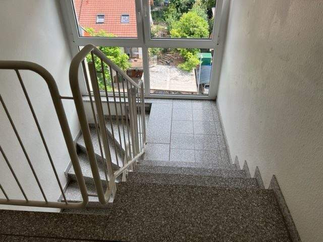 Immobilie in Schriesheim - Schön aufgeteilte und Lichtdurchflutete zwei Zimmer DG Wohnung mit Terrasse und Garage im Herzen von Schriesheim-Altenbach ab sofort zvk. - Bild 2