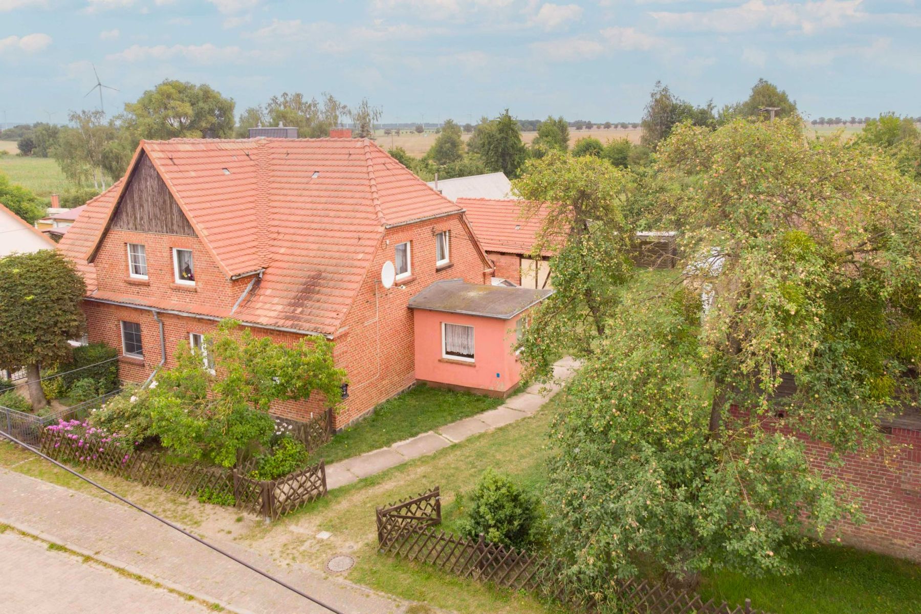 Immobilie zum Kauf als Kapitalanlage geeignet 79.000 € 4 Zimmer 106 m²<br/>Fläche 4.403,2 m²<br/>Grundstück Karlsburg Strasburg (Uckermark) 17335