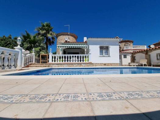 Haus zum Kauf 1.390.000 € 180 m² 1.080 m² Grundstück Empuriabrava 17487
