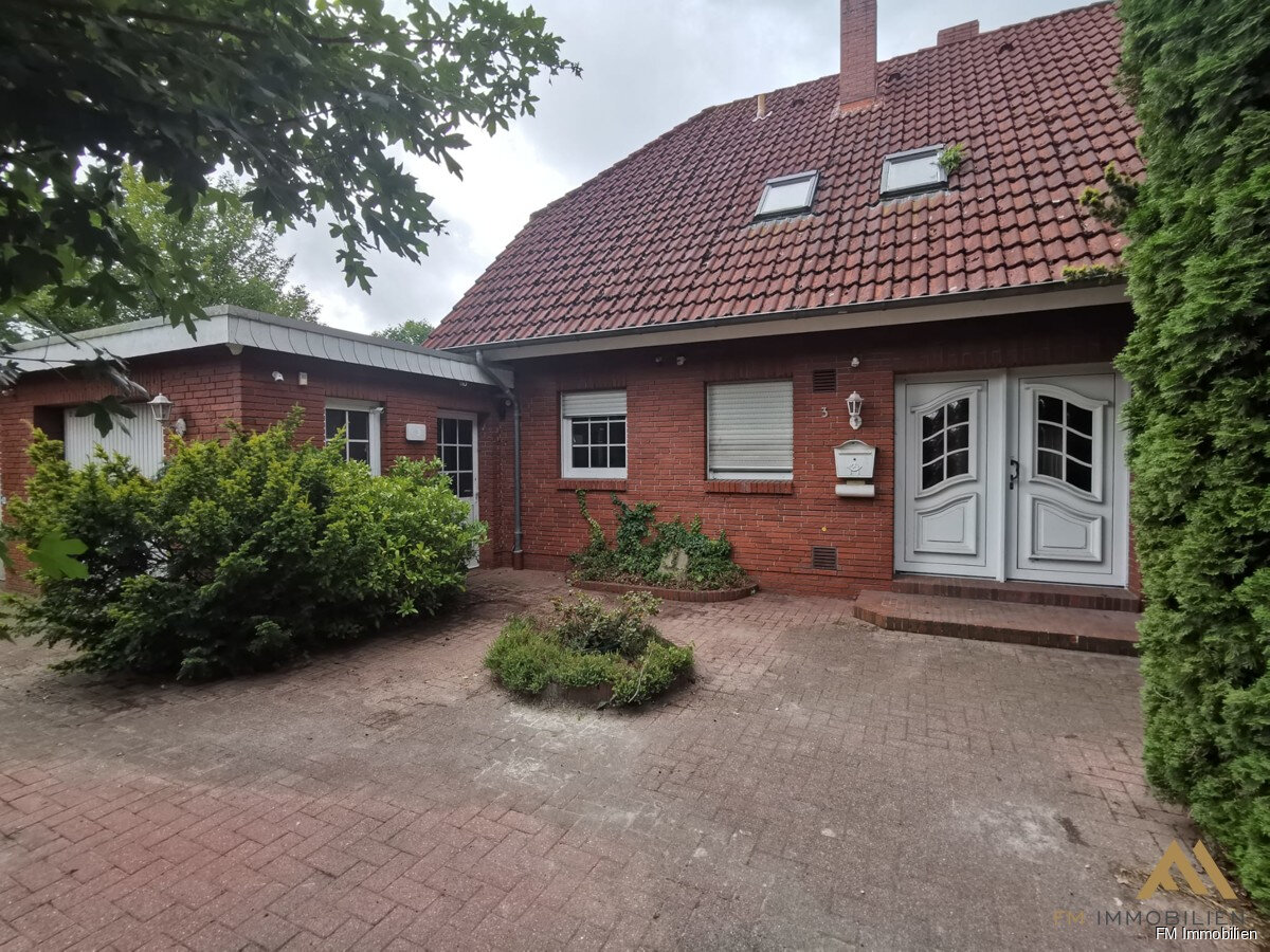 Einfamilienhaus zum Kauf 260.000 € 6 Zimmer 156,5 m²<br/>Wohnfläche 742 m²<br/>Grundstück Remels Uplengen / Remels 26670