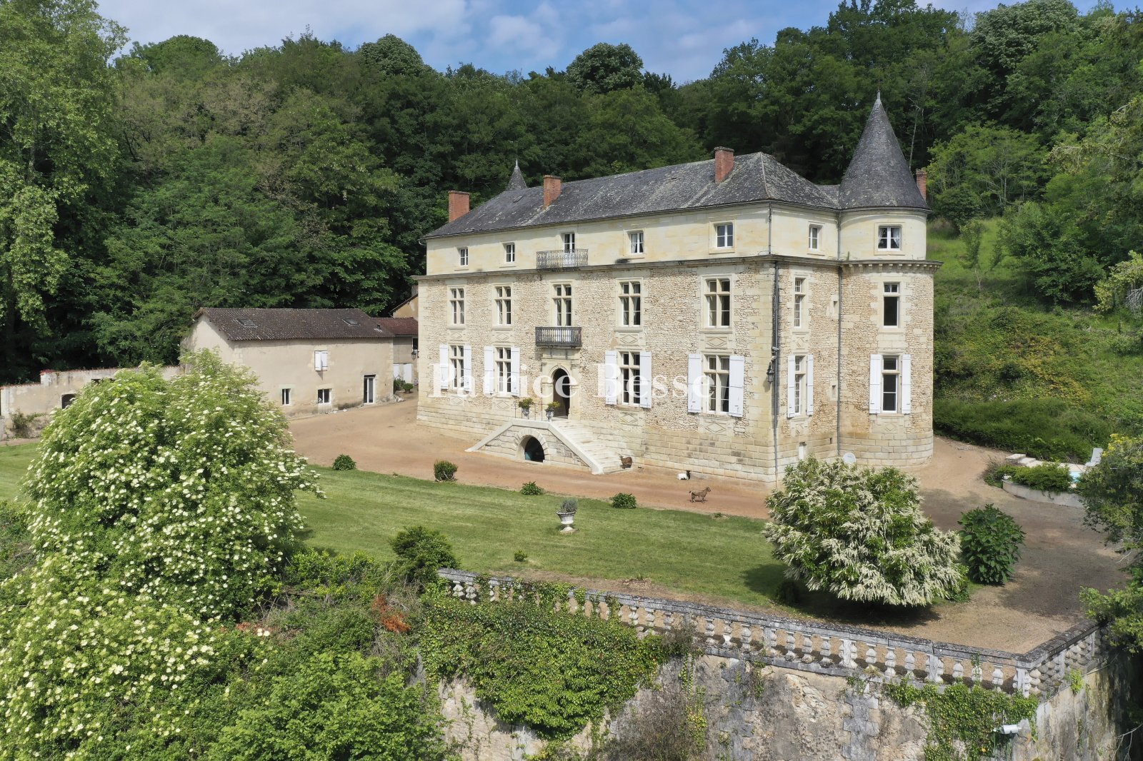 Reiterhof zum Kauf 851.000 € 183.348 m²<br/>Grundstück Puy-Saint Font Périgueux 24000