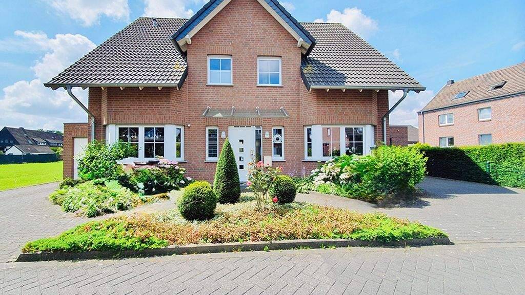 Einfamilienhaus zum Kauf 669.000 € 7 Zimmer 244 m² 917 m² Grundstück Heinsberg 52525