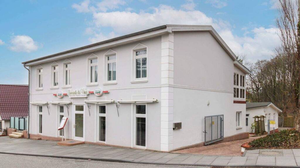 Sonstiges zum Kauf als Kapitalanlage geeignet 11 Zimmer 445 m² 822,2 m² Grundstück Bergen Bergen auf Rügen 18528