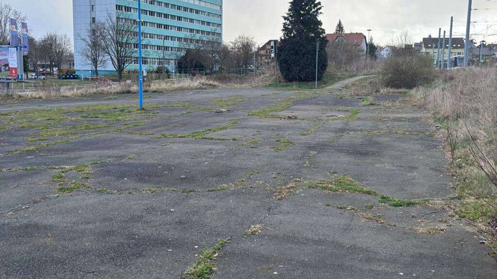 Grundstück zum Kauf provisionsfrei 250.000 € 1.051 m² Grundstück Baugenehmigung vorhanden frei ab sofort Winzerla Jena 07745