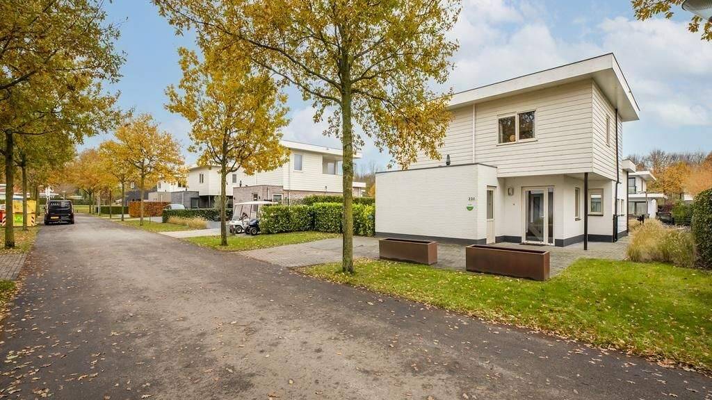 Haus zum Kauf 495.000 € 4 Zimmer 540 m² Grundstück Zeewolde 3898LL