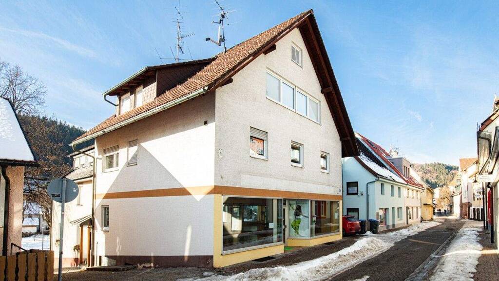 Haus zum Kauf 399.000 € 8 Zimmer 152 m² 149 m² Grundstück Neustadt Titisee-Neustadt 79822