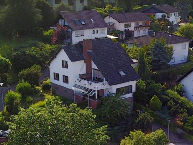 Einfamilienhaus zum Kauf provisionsfrei 659.000 € 8 Zimmer 240 m² 741 m² Grundstück Laubenheim 55452