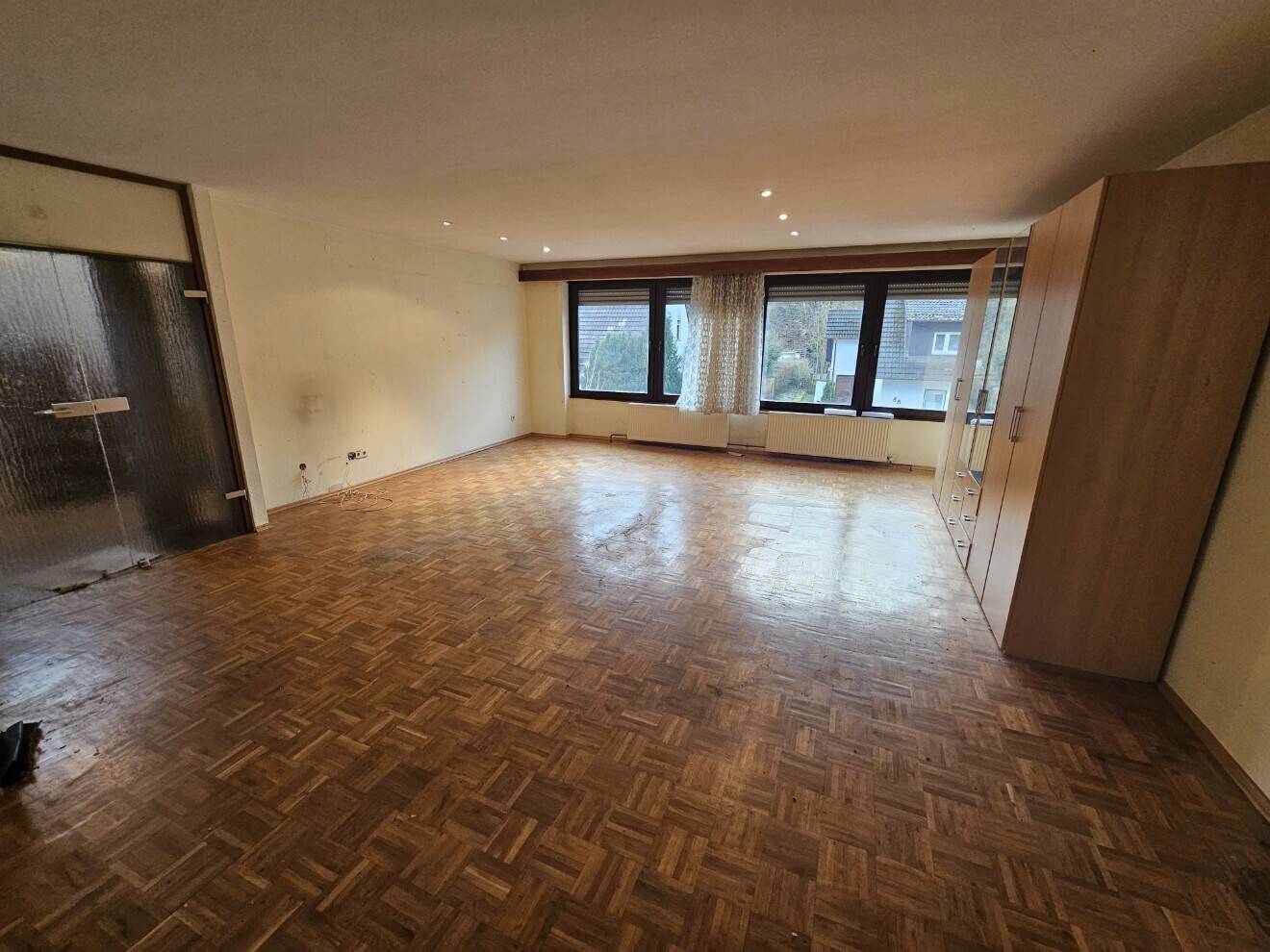 Immobilie in Kaiserslautern - Gut aufgeteiltes 2-Familienhaus / Doppelgarage in guter Lage von Kaiserslautern - Bild 1