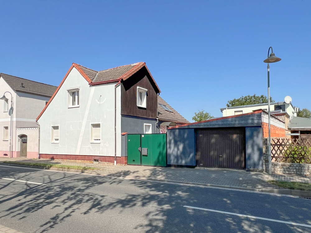 Einfamilienhaus zum Kauf 60.900 € 4 Zimmer 110 m²<br/>Wohnfläche 224 m²<br/>Grundstück Neuwegerslebener Straße 8 Hornhausen Oschersleben 39387