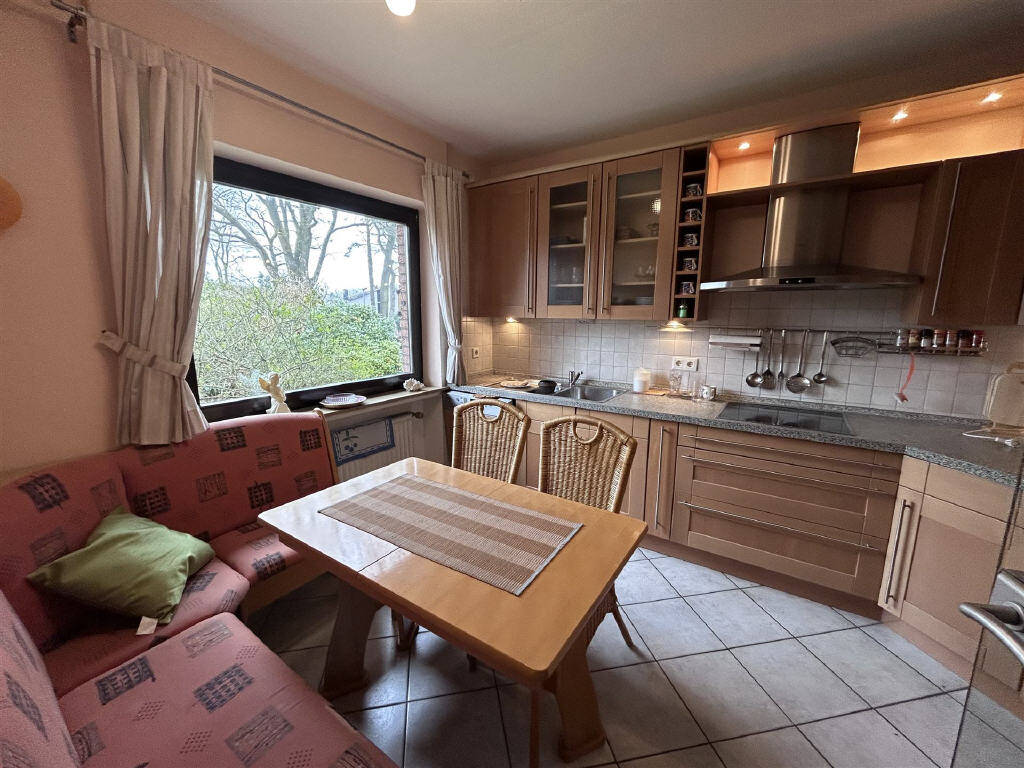 Immobilie in Hude (Oldenburg) - Zeitlose Architektur: Lichtdurchfluteter Bungalow-Klassiker mit viel Stauraum. - Bild 2