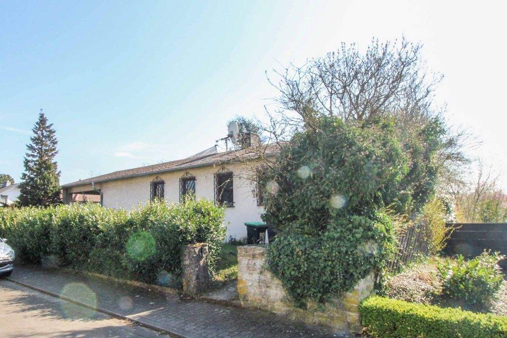 Immobilie in Kirkel - NR. 1789: Dreifamilienhaus in sehr schöner Wohnlage von Kirkel-Altstadt, deutlicher Modernisierungsbedarf vorhanden - Bild 1