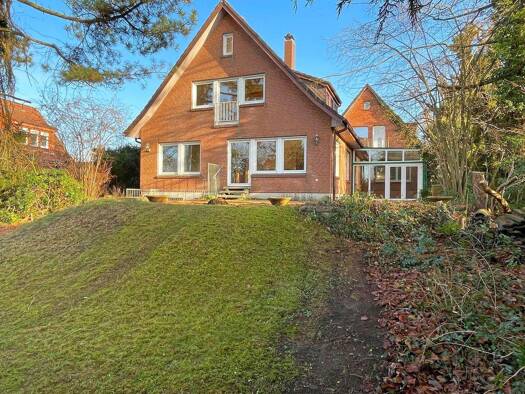 Einfamilienhaus zum Kauf provisionsfrei 7,5 Zimmer 307 m² 2.512 m² Grundstück frei ab sofort Krummesse 23628