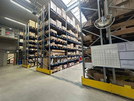 Lagerhalle zur Miete provisionsfrei 3.339 m² Lagerfläche teilbar ab 1.500 m² Wedel 22880