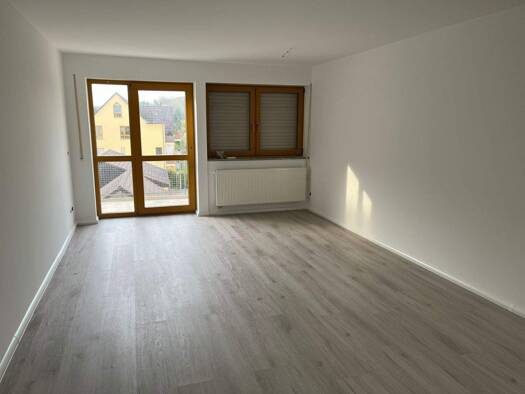 Wohnung zum Kauf als Kapitalanlage geeignet 89.000 € 3 Zimmer 72,9 m² Hofer Straße 103 Mittelbach Reichenbrand 09224