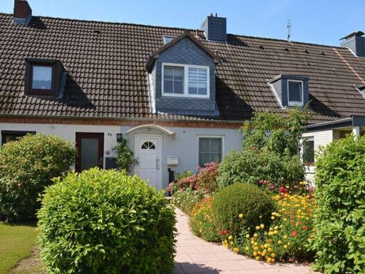 Reihenmittelhaus zum Kauf 184.500 € 2 Zimmer 59 m² 250 m² Grundstück Eutin 23701