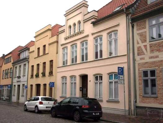 Mehrfamilienhaus zum Kauf provisionsfrei 350.000 € 10 Zimmer 298 m² 257 m² Grundstück Güstrow 18273