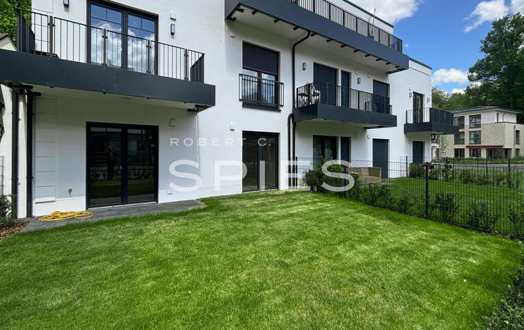 Großzügige Neubauwohnung mit Terrasse und Gartenanteil
