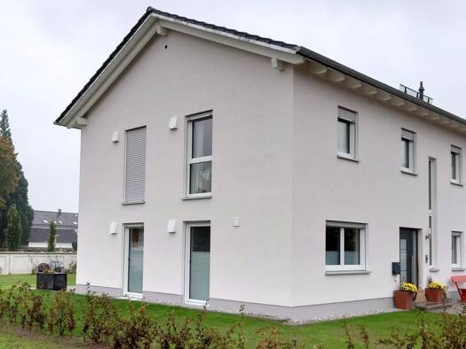 Einfamilienhaus zur Miete 1.580 € 6 Zimmer 160 m² 550 m² Grundstück frei ab 01.01.2027 Langerringen Langerringen 86853
