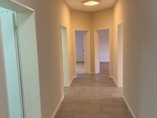 Büro zur Miete 980 € 4 Zimmer 87 m² Bürofläche Heldenbergen Nidderau 61130