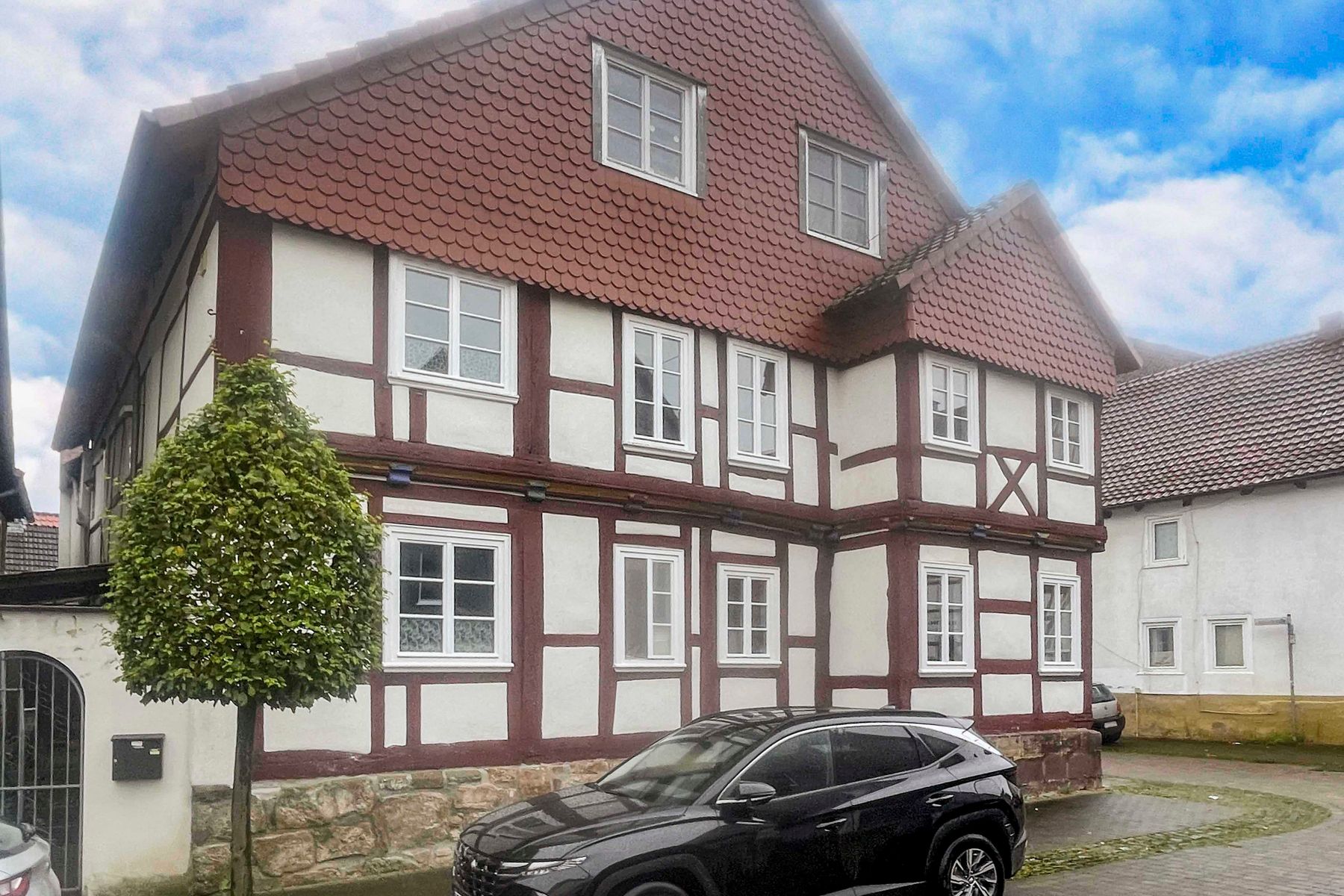 Mehrfamilienhaus zum Kauf 299.000 € 11 Zimmer 376,1 m²<br/>Wohnfläche 586,1 m²<br/>Grundstück Volkmarsen Volkmarsen 34471