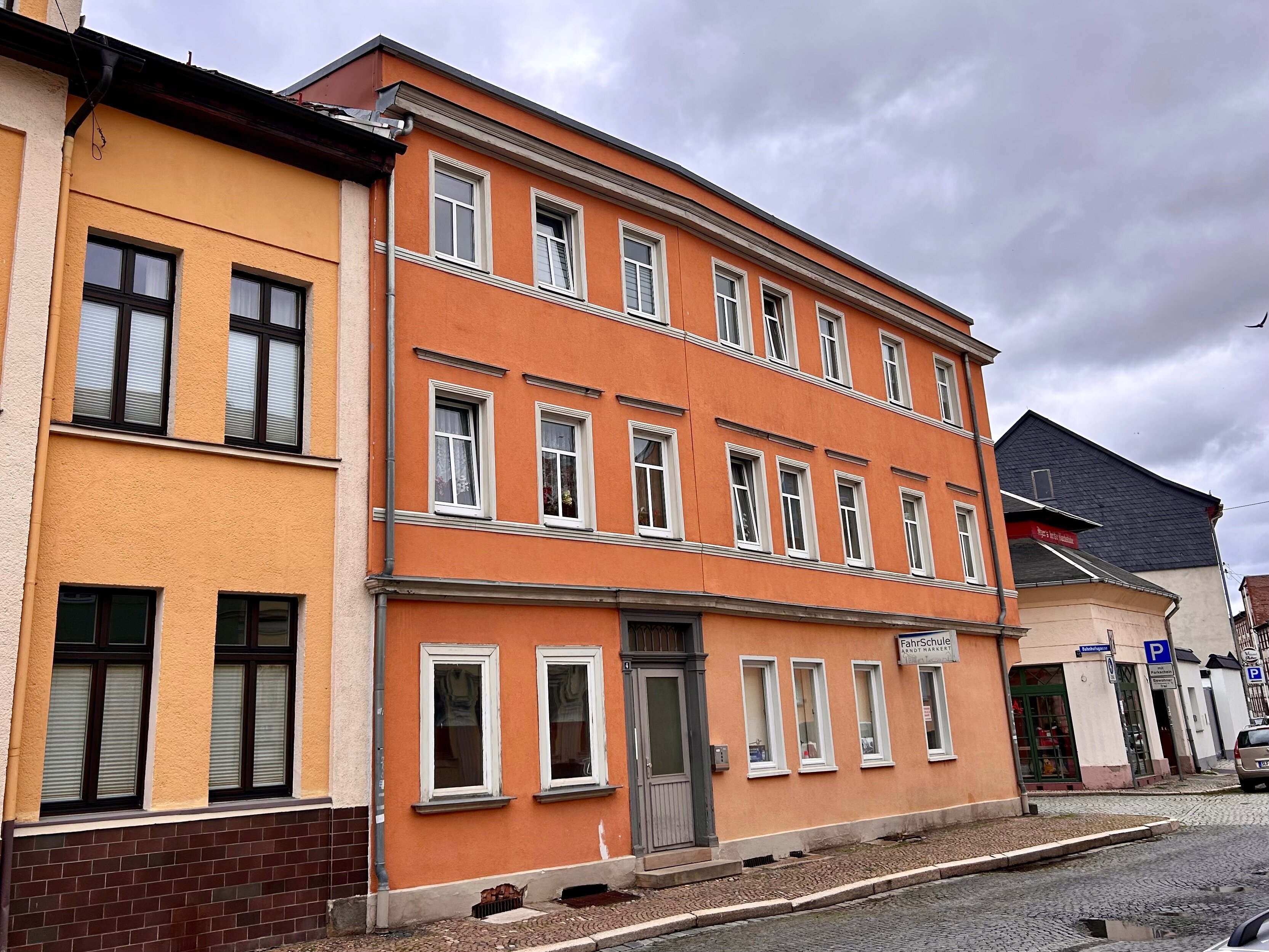 Mehrfamilienhaus zum Kauf 245.000 € 8 Zimmer 183 m²<br/>Wohnfläche 117 m²<br/>Grundstück 01.10.2024<br/>Verfügbarkeit Zentrum Rudolstadt 07406