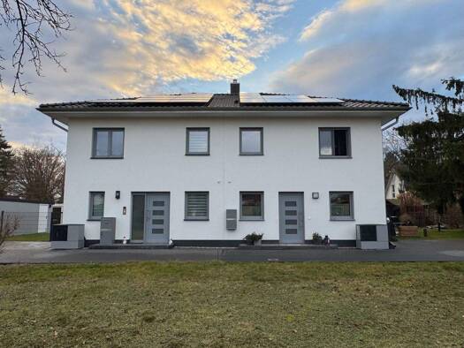 Doppelhaushälfte zum Kauf 428.000 € 4 Zimmer 112 m² 340 m² Grundstück frei ab sofort Mainstraße 18 Bernau 16321