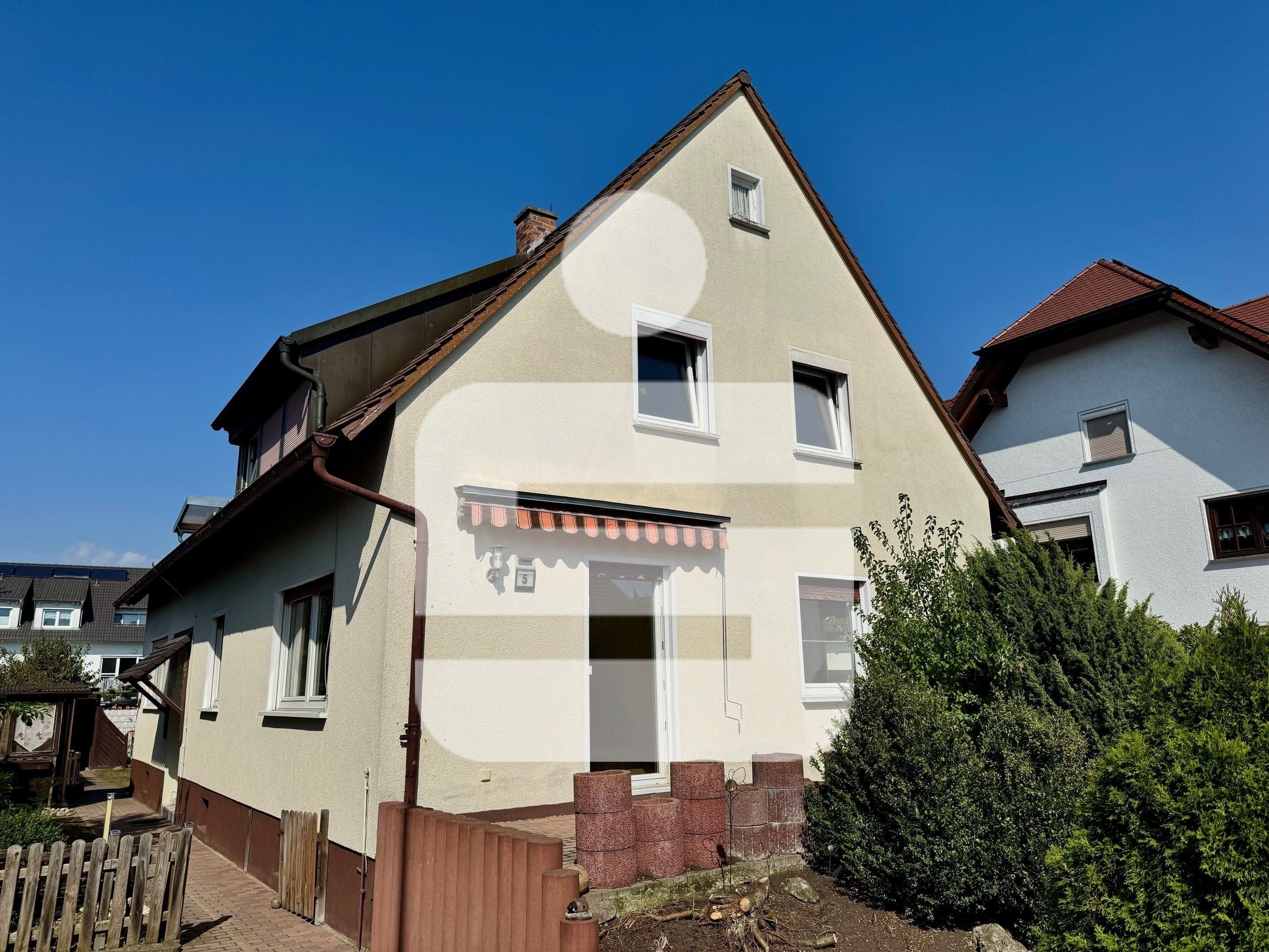 Einfamilienhaus zum Kauf 375.000 € 8 Zimmer 152 m²<br/>Wohnfläche 662 m²<br/>Grundstück Adelsdorf Adelsdorf 91325