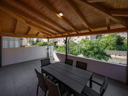 Haus zur Miete 2.000 € 4 Zimmer 110 m² Grad, Sibenik Sibenik