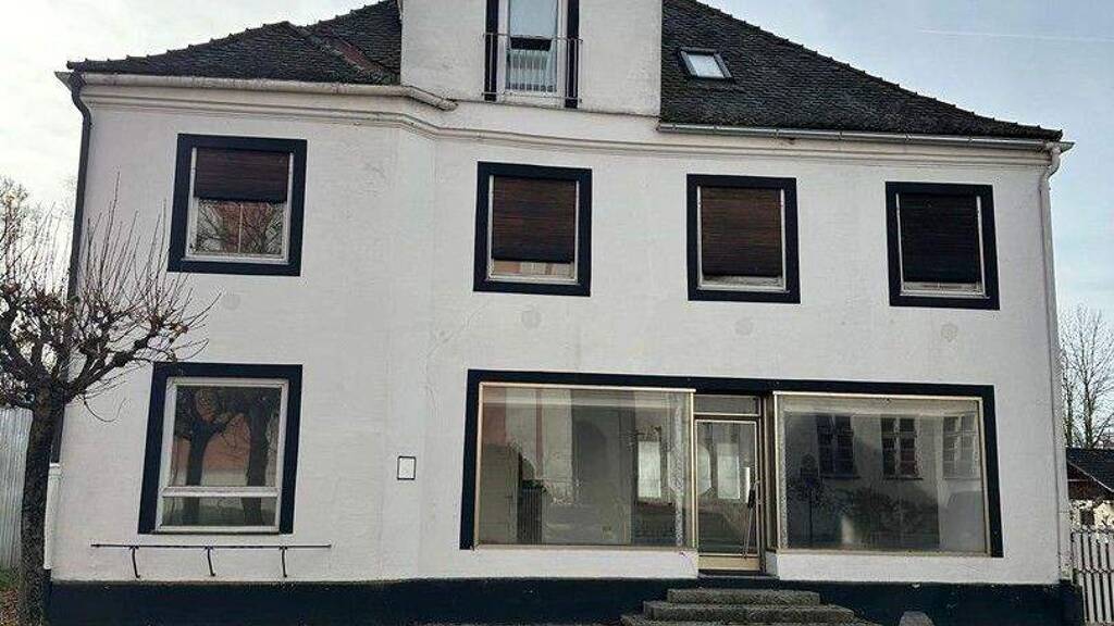 Mehrfamilienhaus zum Kauf provisionsfrei 359.900 € 6 Zimmer 212 m² 906 m² Grundstück Bahnhofstraße 3 Gangkofen 84140