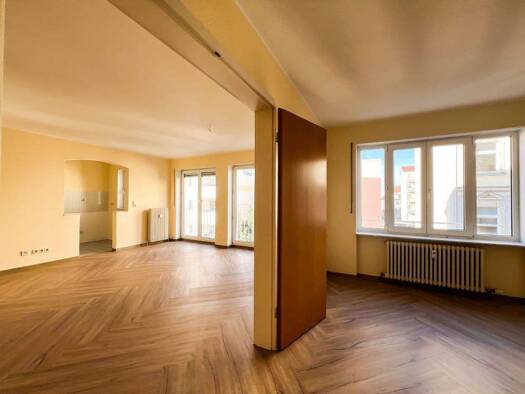 Wohnung zur Miete 400 € 2 Zimmer 51,3 m² 2. Geschoss frei ab sofort Neugröba Riesa 01587