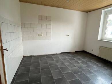 Wohnung zur Miete 581 € 4 Zimmer 93 m² Geschoss 1/2 frei ab sofort Fraureuth Fraureuth 08427